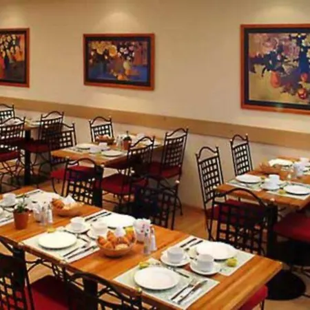 מלון Western Centre 3*